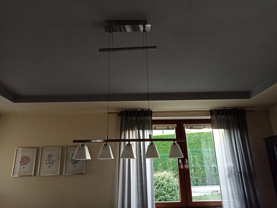 Lampa z regulowaną wysokością