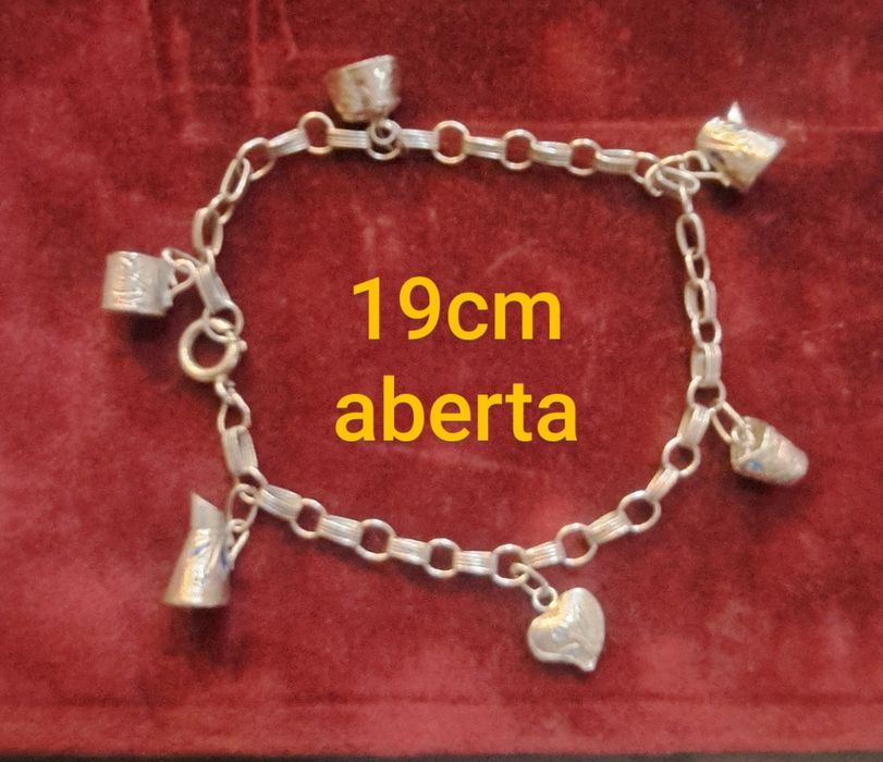 Pulseiras vintage em prata charms.