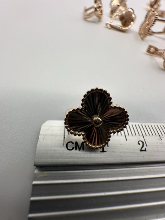 Сережки конюшина з лазерним гравіюв 0.9-1.4см (2.2-3.5г) золото 585 пр