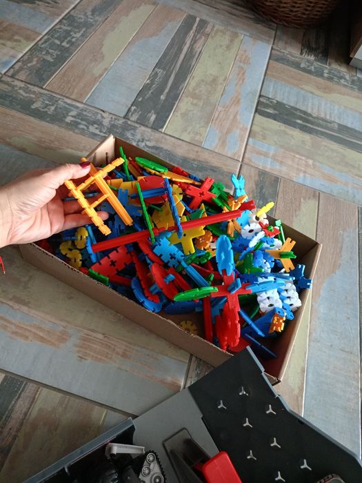 Klocki plus walizka mechanika Hot Wheels