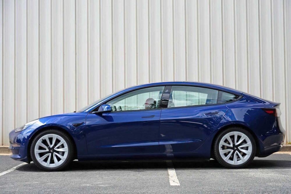 Tesla Model 3      2021