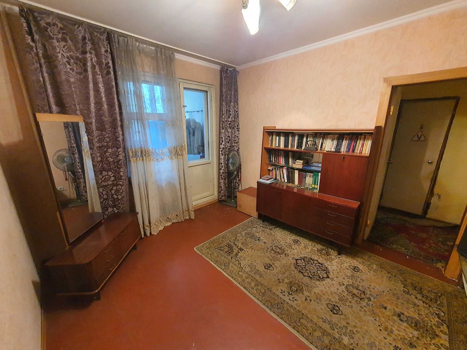 Продам двокімнатну квартиру Харківське шосе 146