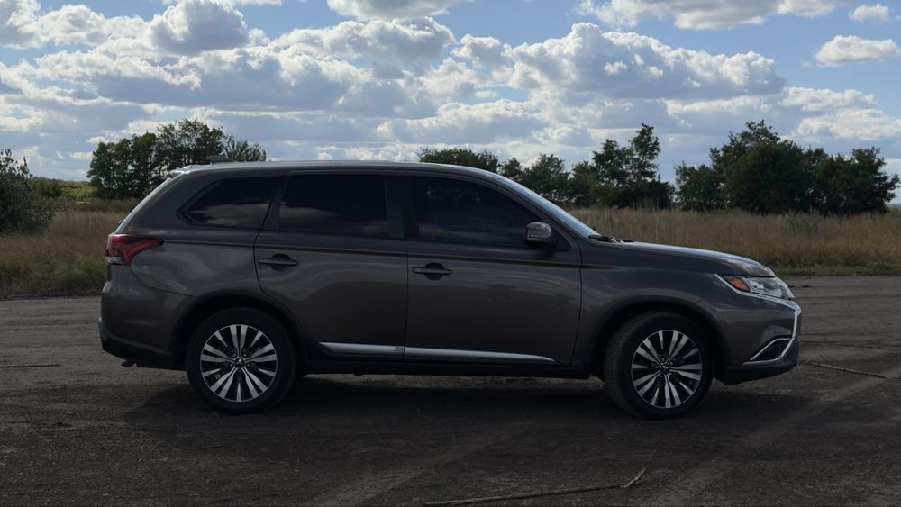 MITSUBISHI Outlander 2019