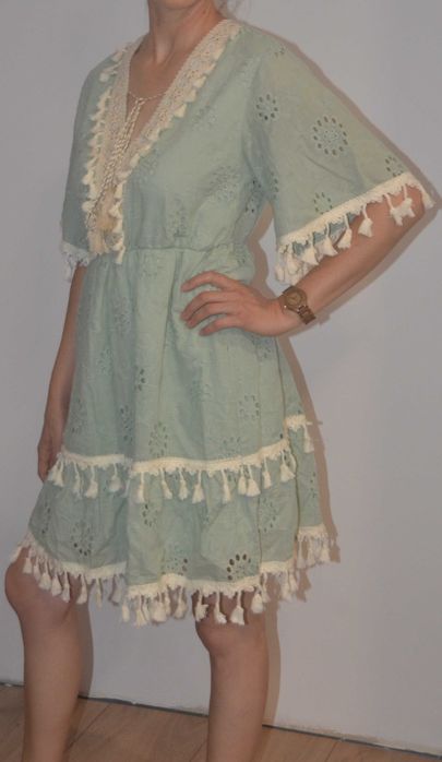 Nowa miętowa sukienka z haftowanej tkaniny rozm.36