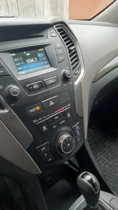 Продам власний автомобіль Santa Fe sport.