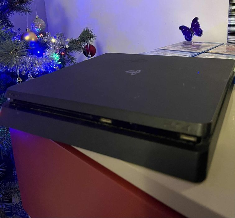 PlayStation 4 + 2 pady 1(nowy) + 8gier