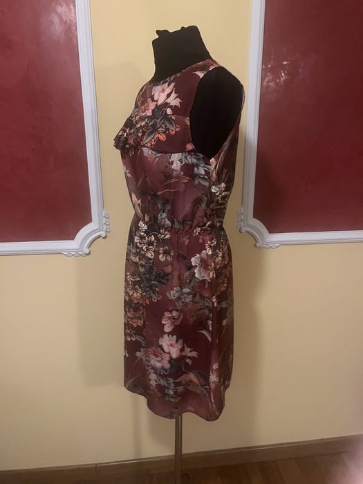 Lekka super sukienka.