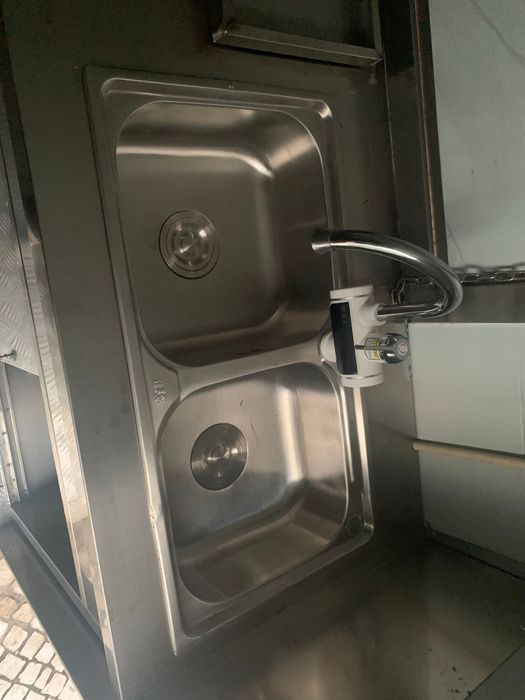 Vende-se: Atrelado / Trailer para Food Truck (Rosa)