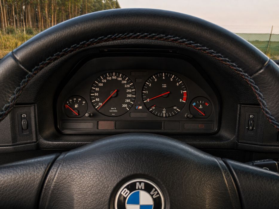 BMW serie 5 E34 540i V8 impecável