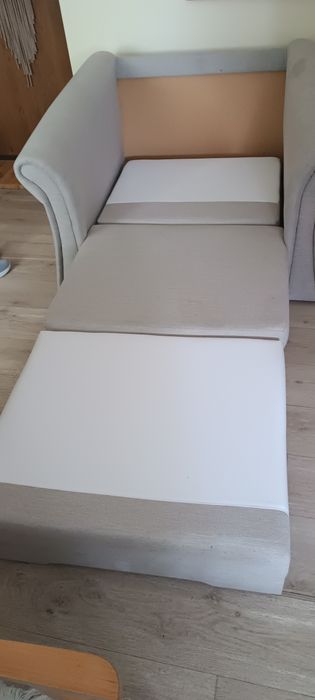 Rozkładana sofa.  .