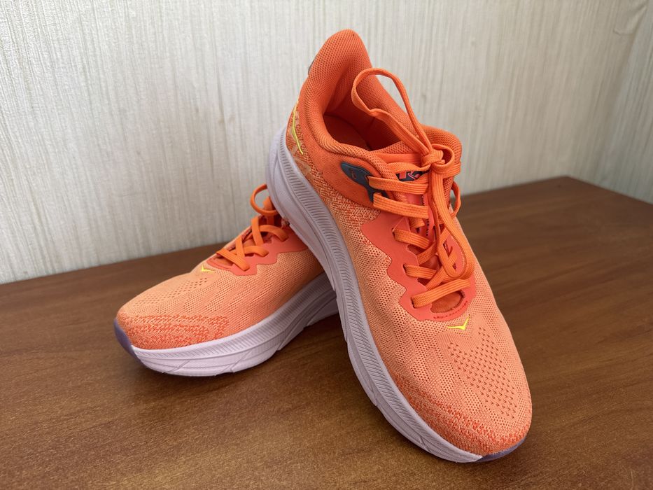 Продам кроссовки Hoka 37 размер
