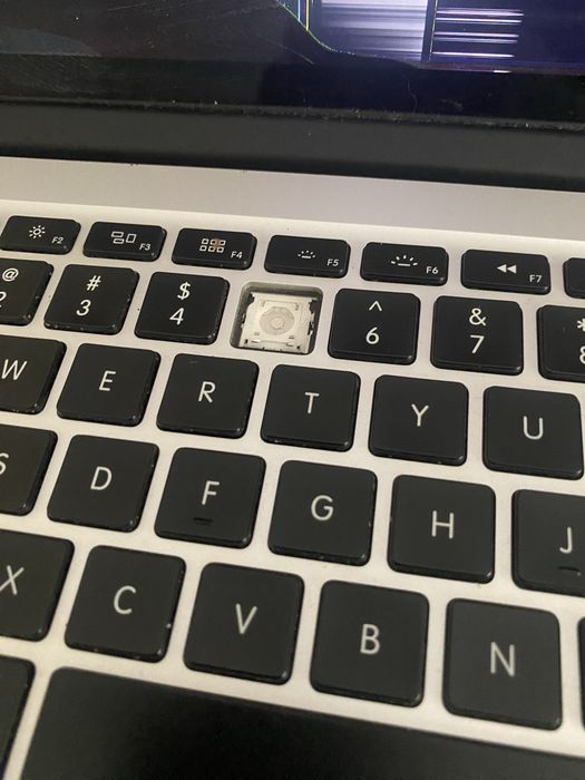 Apple Macbook Pro 15” 2013 ecrã partido