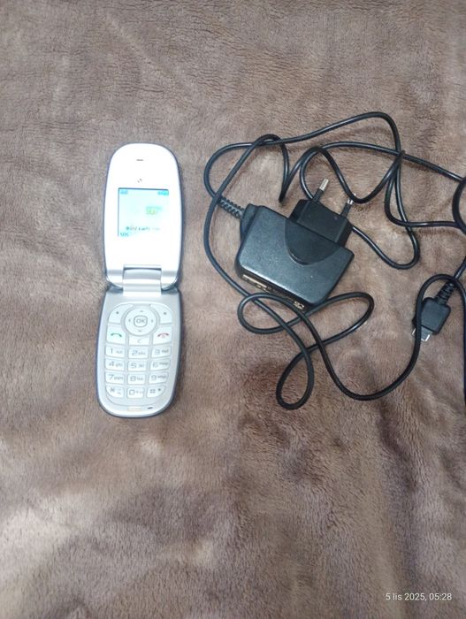 W dobrym stanie  telefon LG KG 376