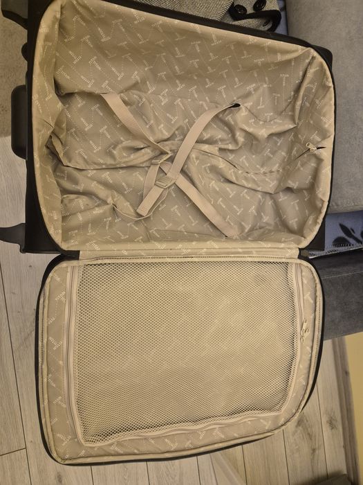 Walizka średnia TITAN