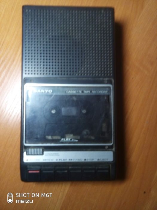 Касетний магнітофон Sanyo Slim 112.