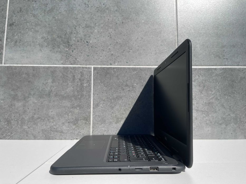 Ноутбук Dell Latitude 3300/i3-7020U/8Gb/256Gb/13" Full HD/IPS/Гарантія