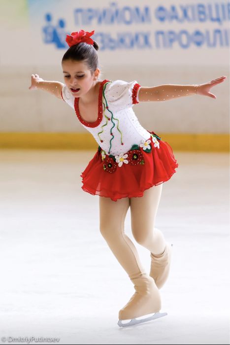 Платье для выступления на +/- 10 лет