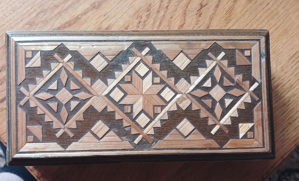 Скринька (шкатулка) дерев'яна