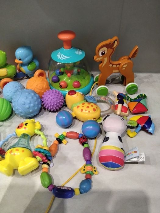 Лот іграшок для найменших