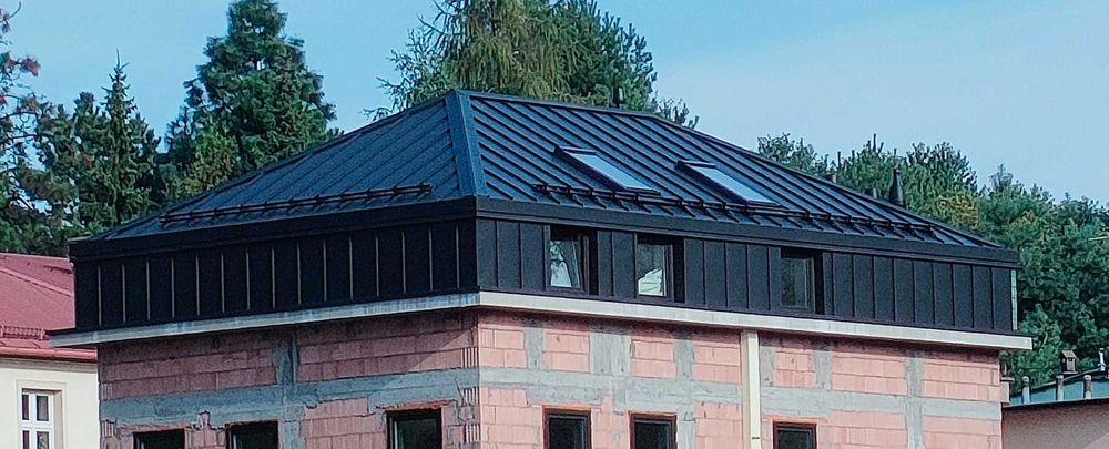 Naprawy przecieków dachu, kominów, po kunie, budowa i remonty dachu