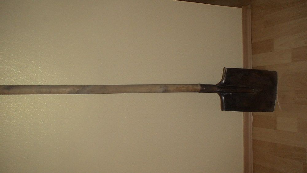 Прочная качественная совковая лопата СССР