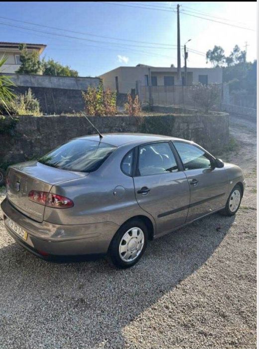 Vendo SEAT Córdoba 1.2 a gasolina, ano 2003.