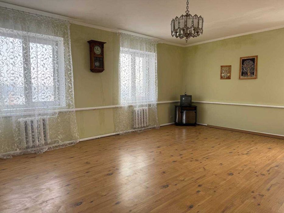 Продаж двоповерхового будинку для великої сім’ї в с. Хацьки