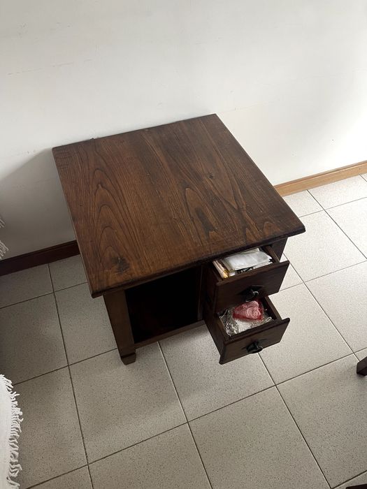 Mesa em madeira de alta qualidade