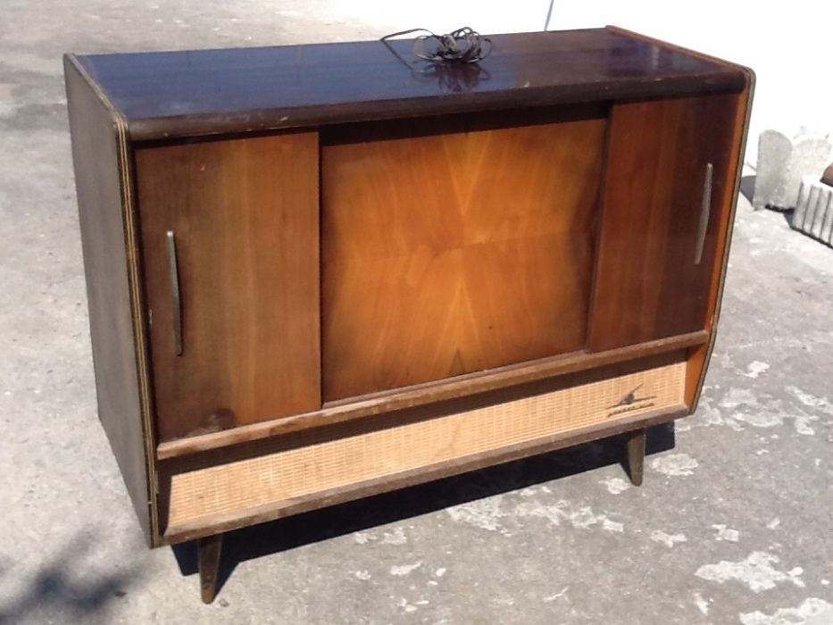 Movel radio, gira-discos e televisao Loewe Opta