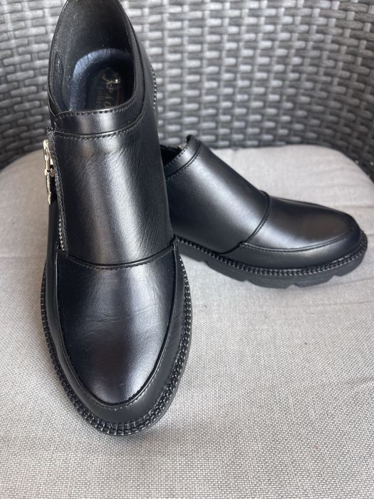 Кожаные туфли лоферы 39