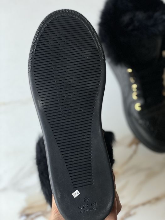 Зимові кросівки в стилі бренду