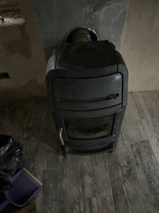 Чавунна піч камін буржуйка Jotul F 220 BP