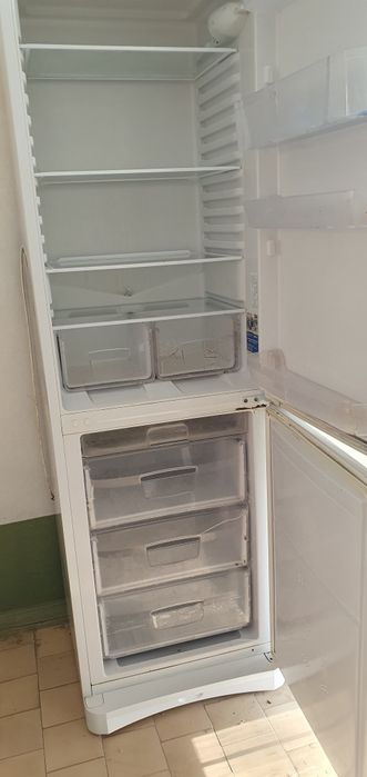 холодильник Indesit под ремонт