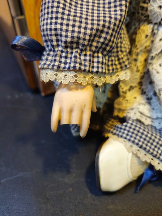 Boneca porcelana