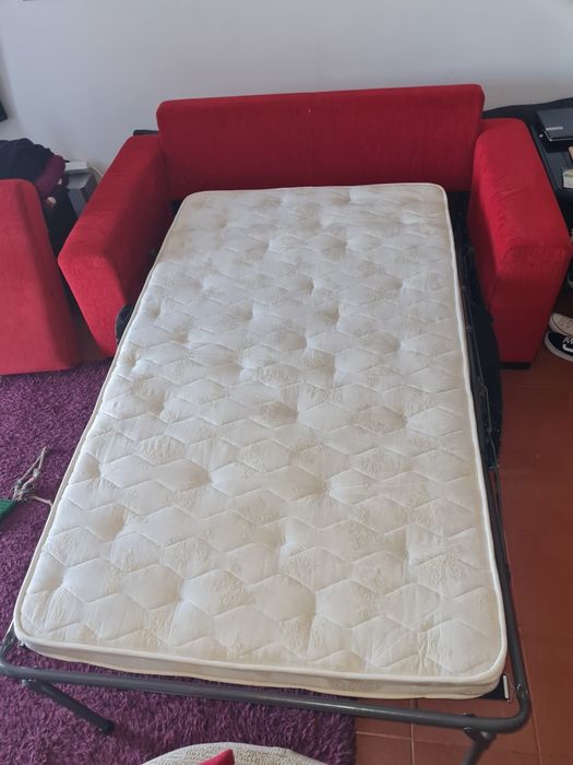 Sofá cama vermelho