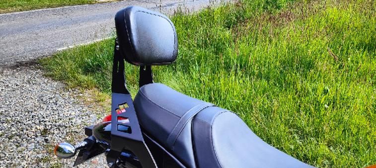 Suzuki vzr 1800 oparcie pasażera