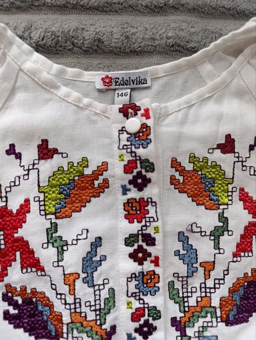 Вишите плаття  на зріст 146 для особливих моментів і свят.