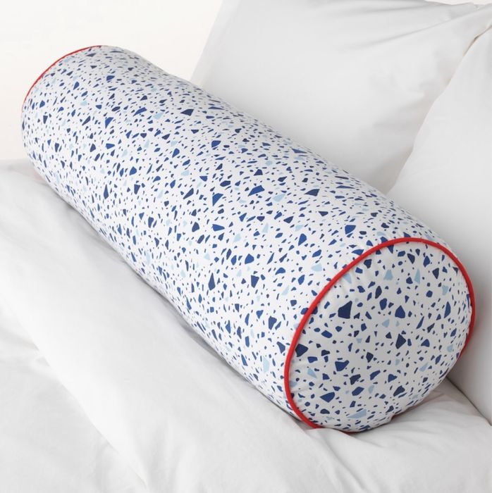 Poduszka MÖJLIGHET - IKEA - biało-niebieska, dł. 80 cm i śr. 25 cm