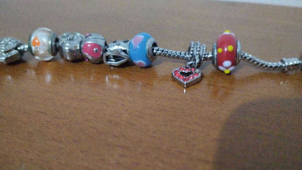 Pulseira Pandora com 12 contas