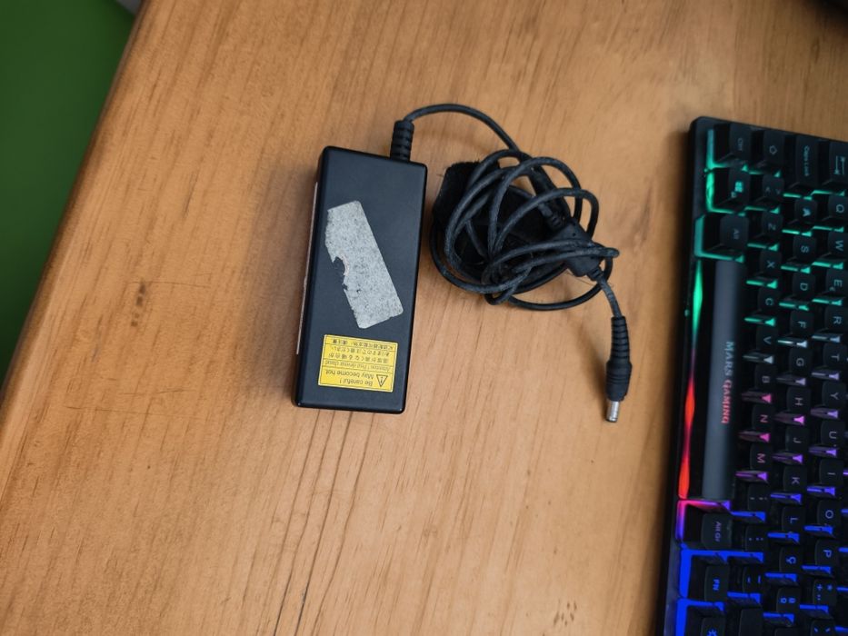 Carregador Toshiba Modelo SADP-65KB D