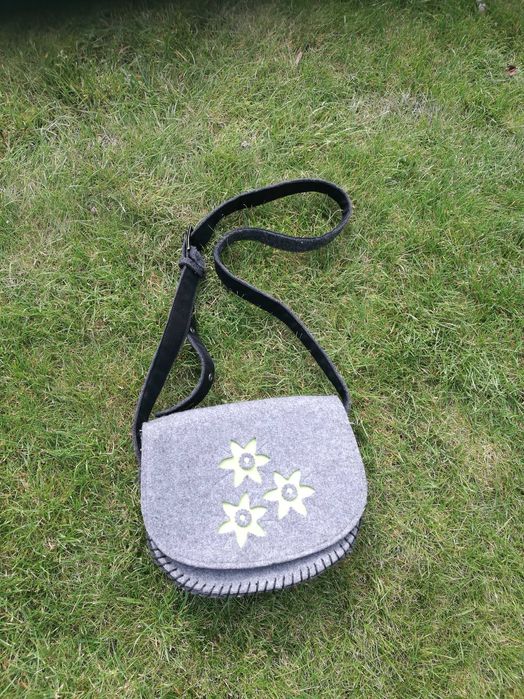 Torebka z filcu,  torba filcowa, listonoszka