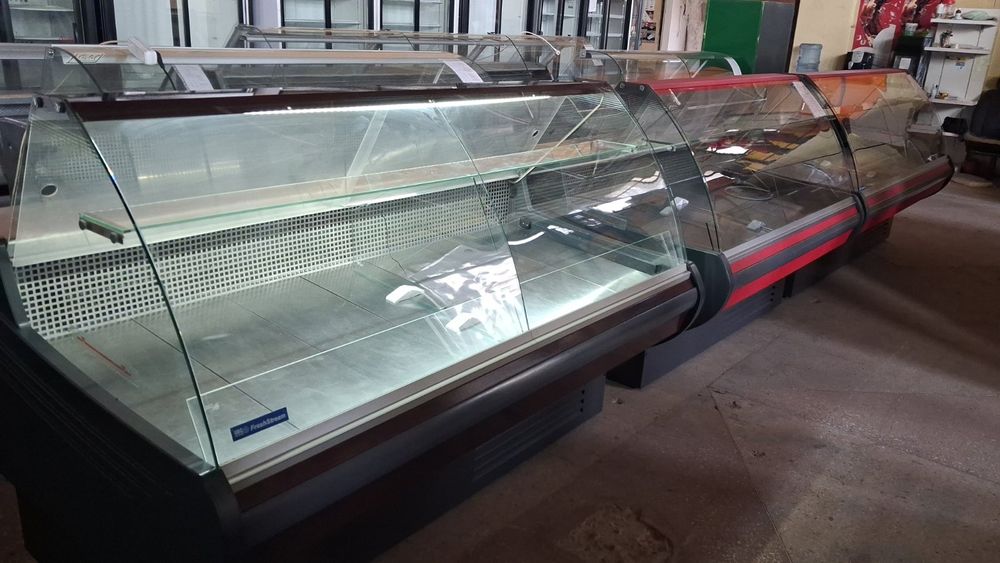 Вітрини, ВІТРИНИ, ЛАРІ, Скрині, Шафи холодильні й моральні.