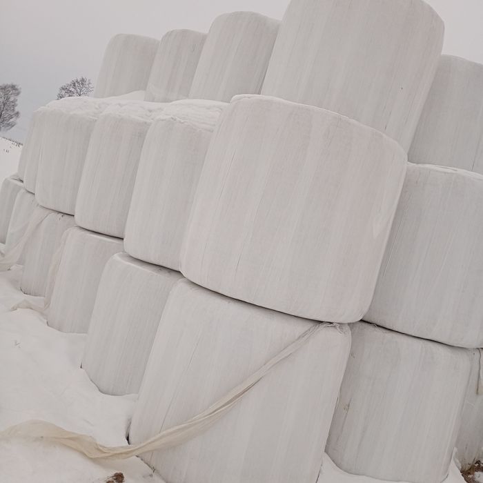 Sprzedam słomę owiniętą po 100 zł