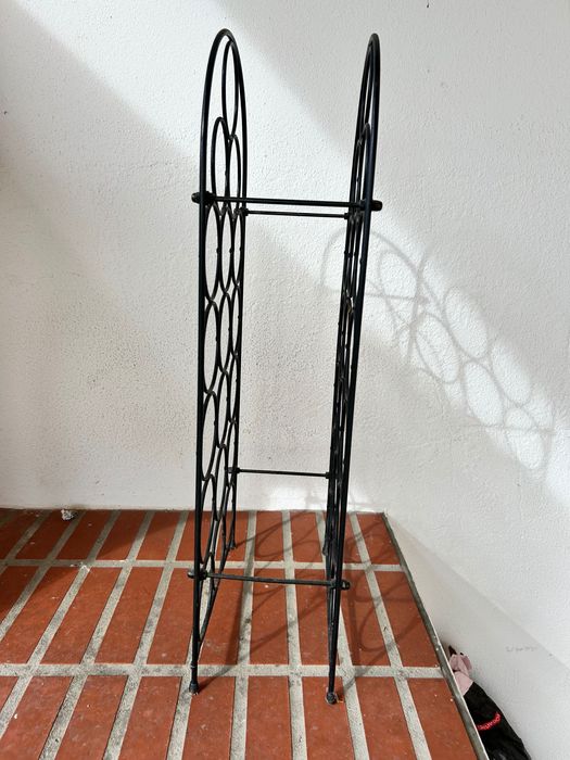 Garrafeira em ferro 18 garrafas