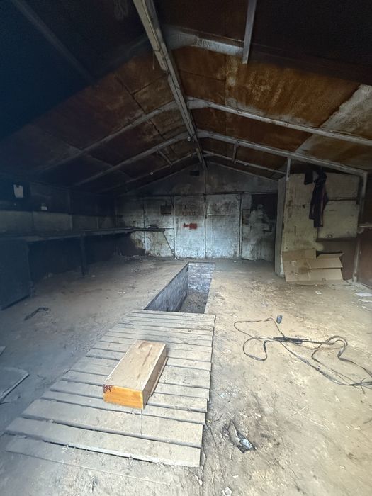 Приміщення продам (майстерня по ремонту автомобілів)