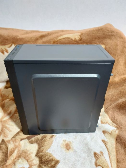Корпус от Aerocool Streak RGB