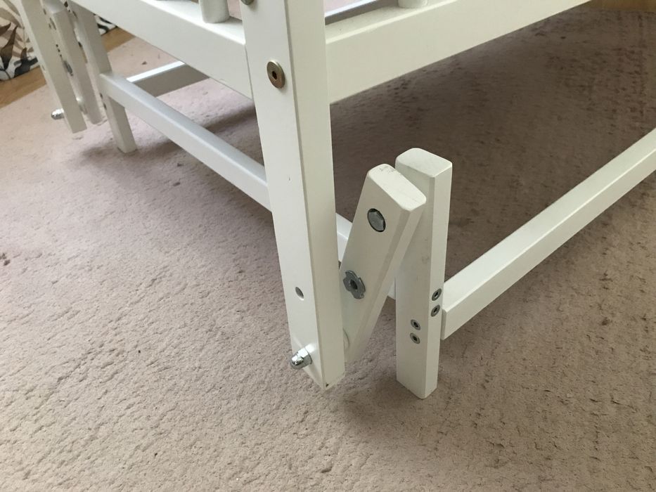 Продам дитяче ліжко з матрасом і всим комплектуючим набором!