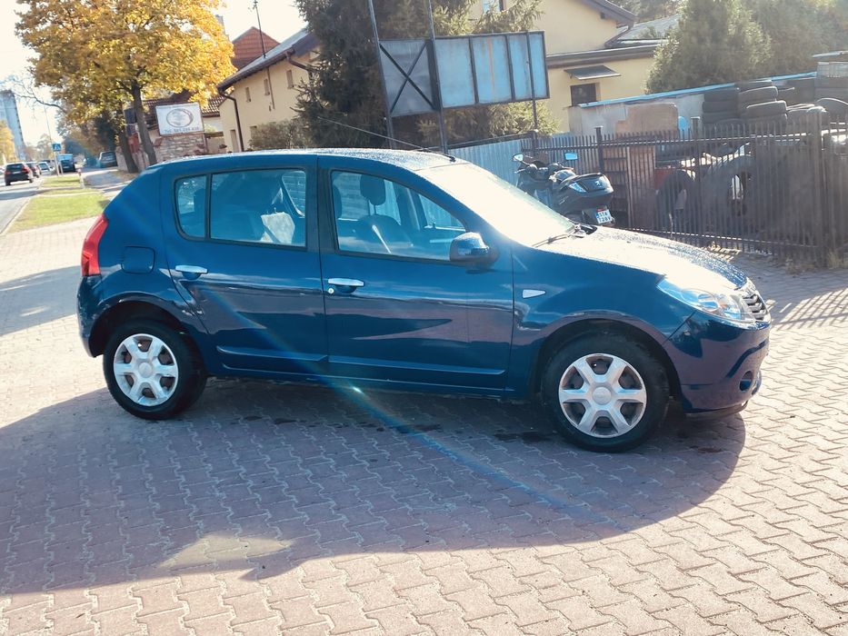 sprzedam dacie sandero rok 2009 1,6 8v klimatyzacja zadbany