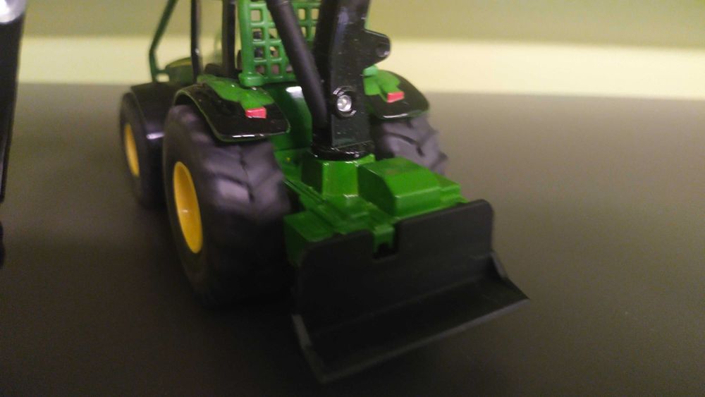 Siku traktor leśny John Deere 1 50