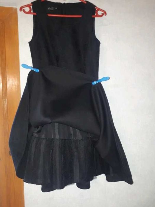 Czarna sukienka z podszewką 36